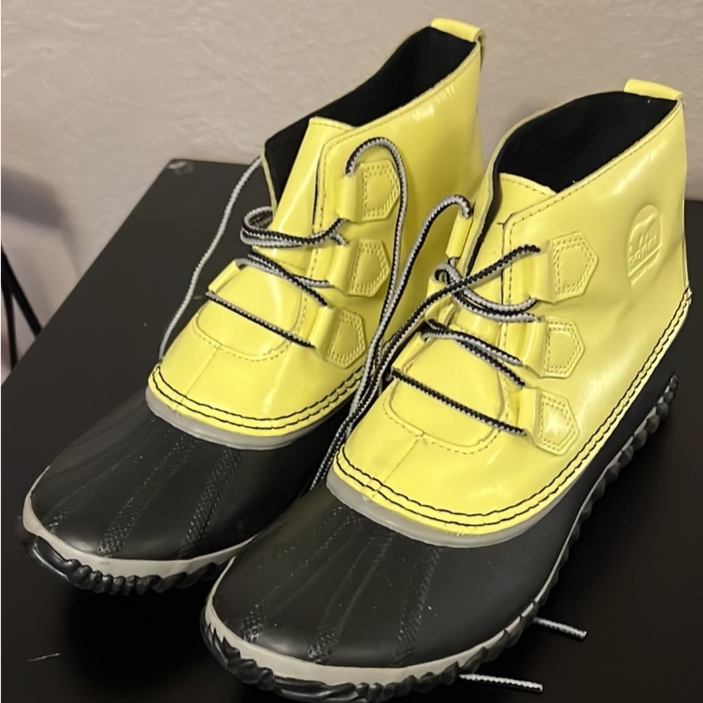 Nearly New Sorel Duck Boots